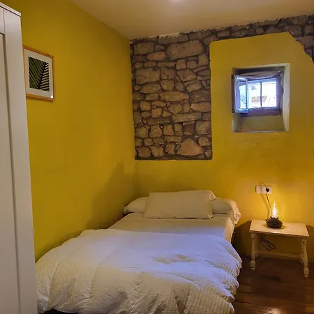 Las Chopas Holiday home Peredilla